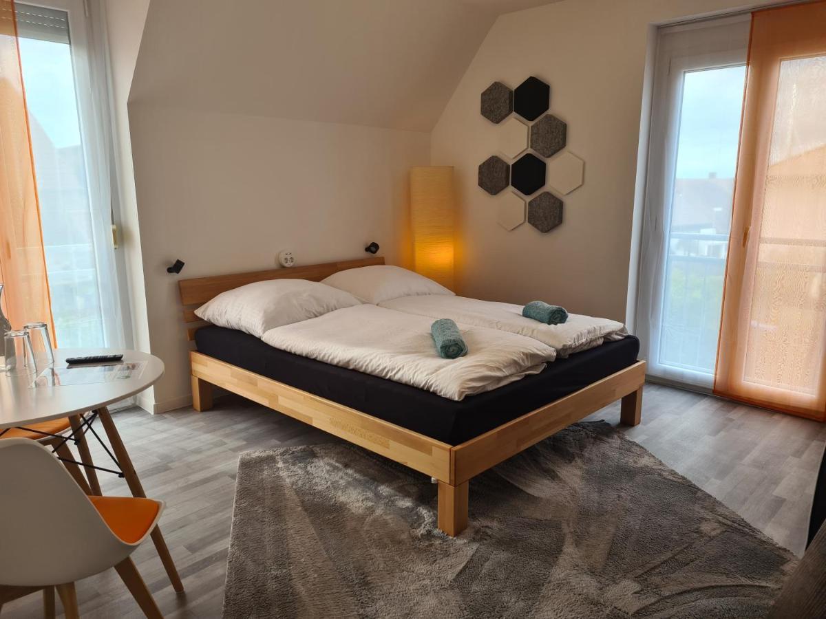 Lichtdurchflutetes Zimmer - Mainwiesen Waldbuttelbrunn Extérieur photo